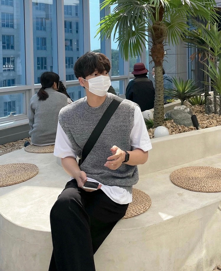 SEOUL Sleeveless Sweater